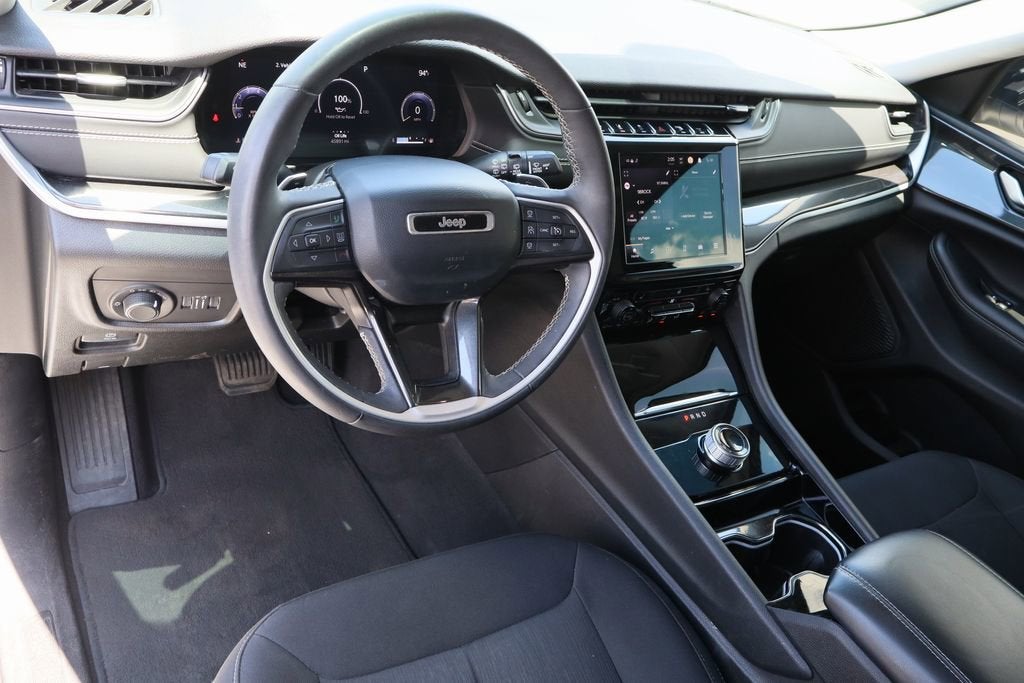 2023 Jeep Grand Cherokee Laredo 4x2
