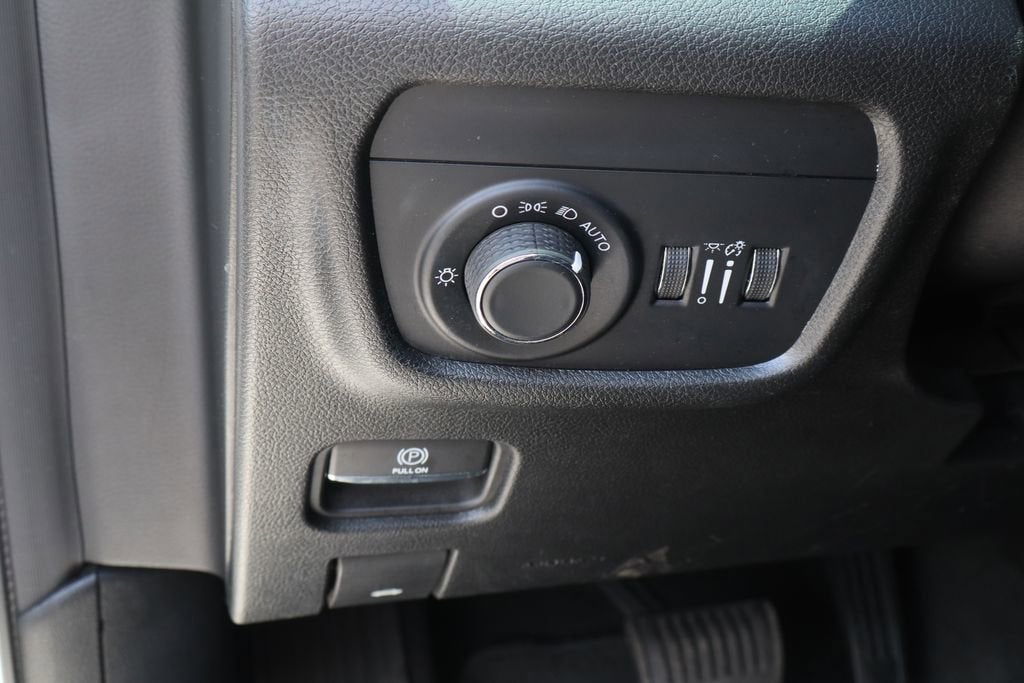 2023 Jeep Grand Cherokee Laredo 4x2