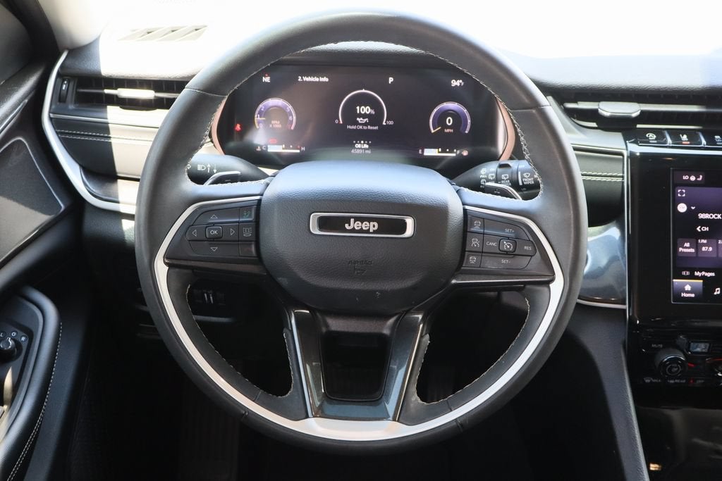 2023 Jeep Grand Cherokee Laredo 4x2