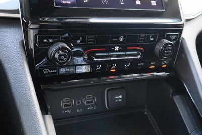 2023 Jeep Grand Cherokee Laredo 4x2