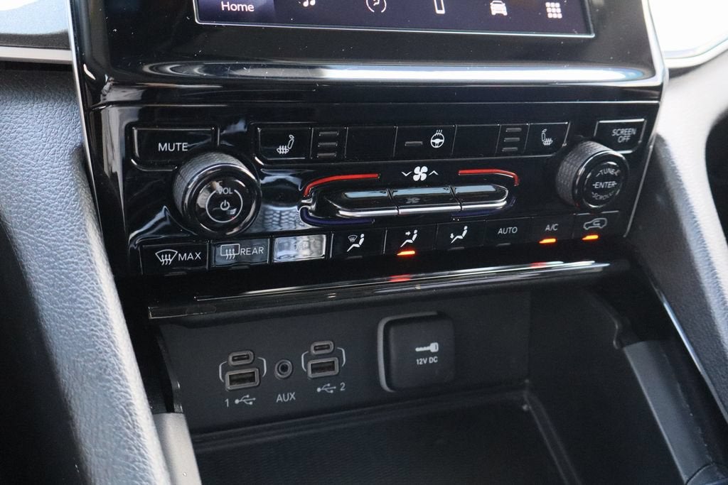 2023 Jeep Grand Cherokee Laredo 4x2