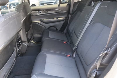2023 Jeep Grand Cherokee Laredo 4x2