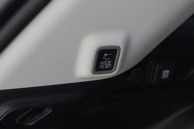 2023 Jeep Grand Cherokee Laredo 4x2