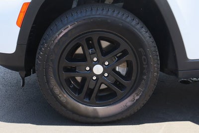 2023 Jeep Grand Cherokee Laredo 4x2