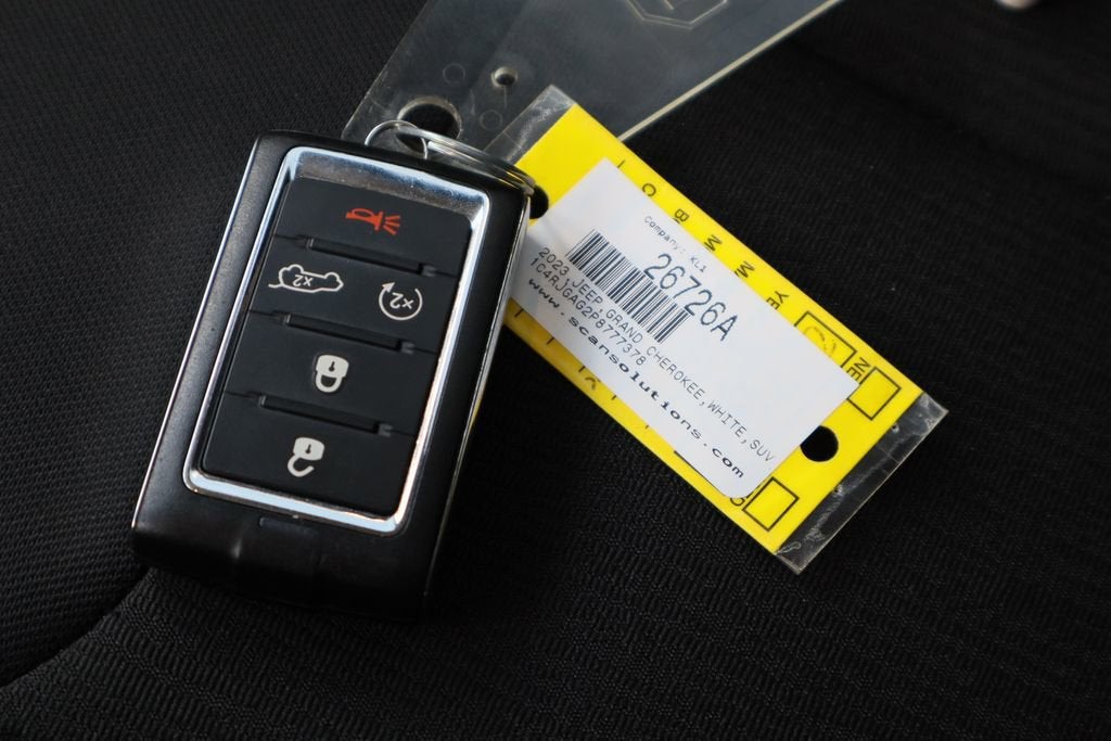 2023 Jeep Grand Cherokee Laredo 4x2