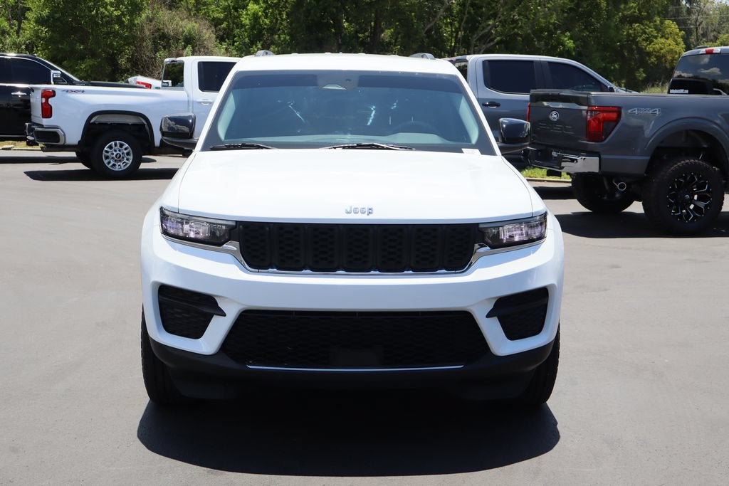 2023 Jeep Grand Cherokee Laredo 4x2