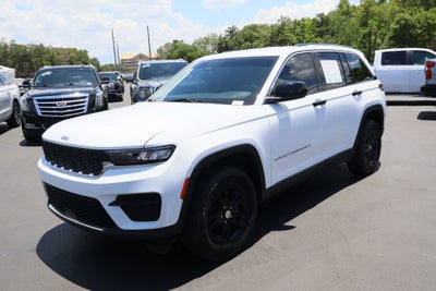 2023 Jeep Grand Cherokee Laredo 4x2