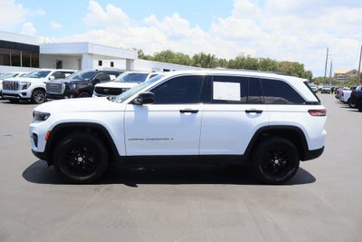 2023 Jeep Grand Cherokee Laredo 4x2