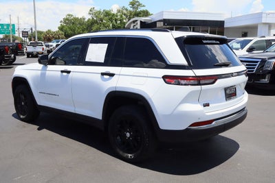 2023 Jeep Grand Cherokee Laredo 4x2