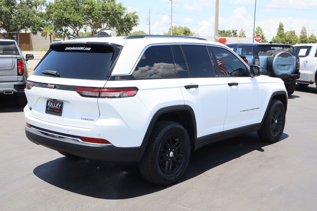 2023 Jeep Grand Cherokee Laredo 4x2