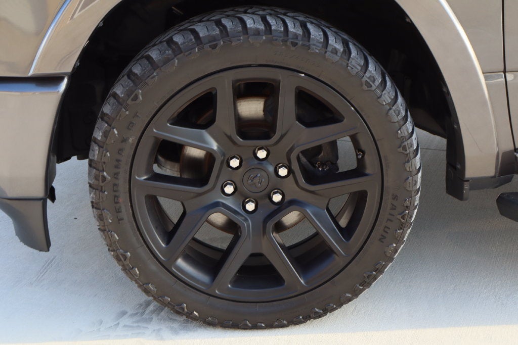 2020 RAM 1500 Laramie Crew Cab 4x4 5'7" Box