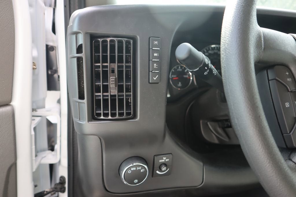 2025 GMC Savana Cutaway 3500 1WT