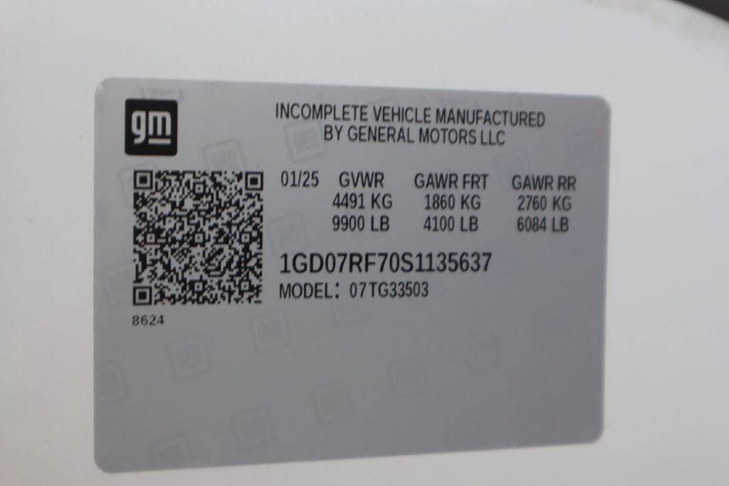 2025 GMC Savana Cutaway 3500 1WT