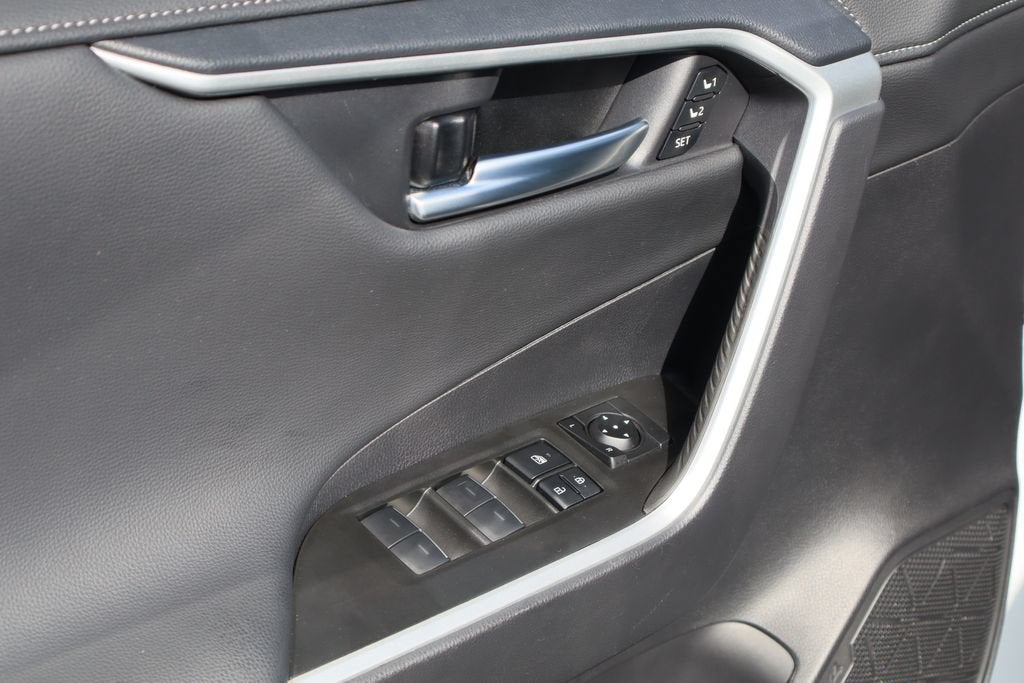 2025 Toyota RAV4 Limited - Photo 20