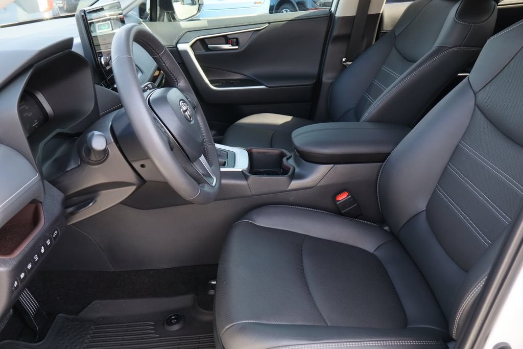 2025 Toyota RAV4 Limited - Photo 22