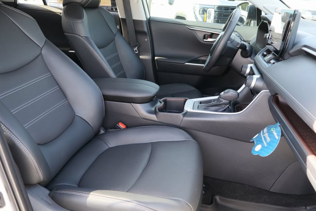 2025 Toyota RAV4 Limited - Photo 29