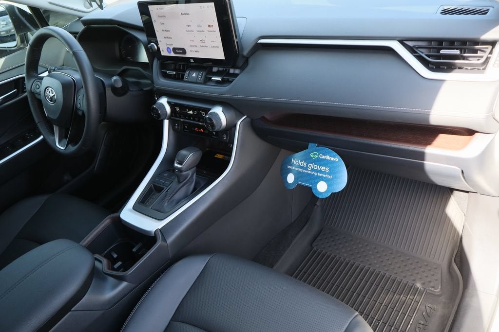 2025 Toyota RAV4 Limited - Photo 31