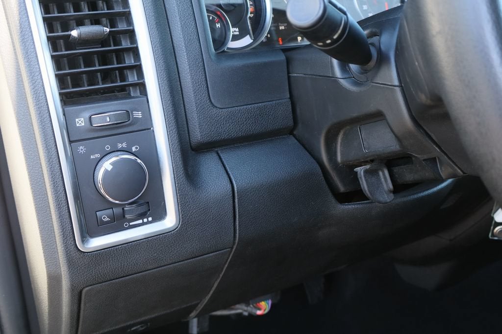 2022 RAM 1500 Classic SLT Crew Cab 4x4 5'7" Box