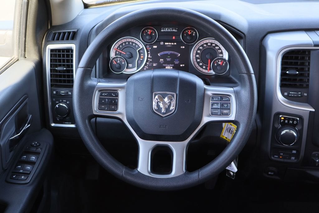 2022 RAM 1500 Classic SLT Crew Cab 4x4 5'7" Box