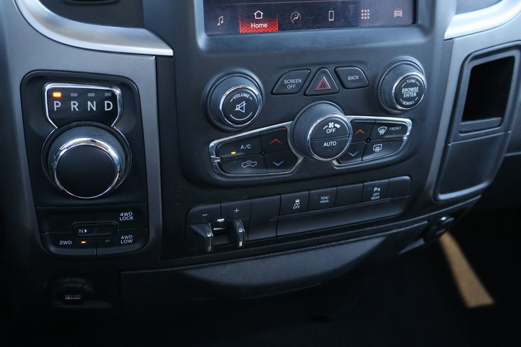 2022 RAM 1500 Classic SLT Crew Cab 4x4 5'7" Box