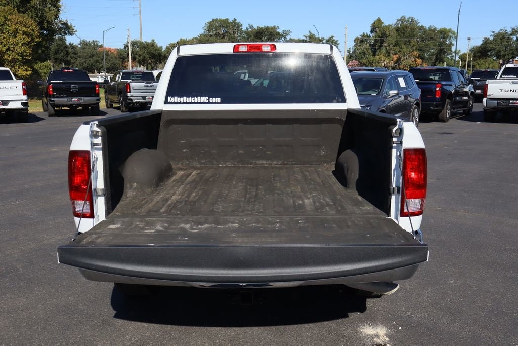 2022 RAM 1500 Classic SLT Crew Cab 4x4 5'7" Box