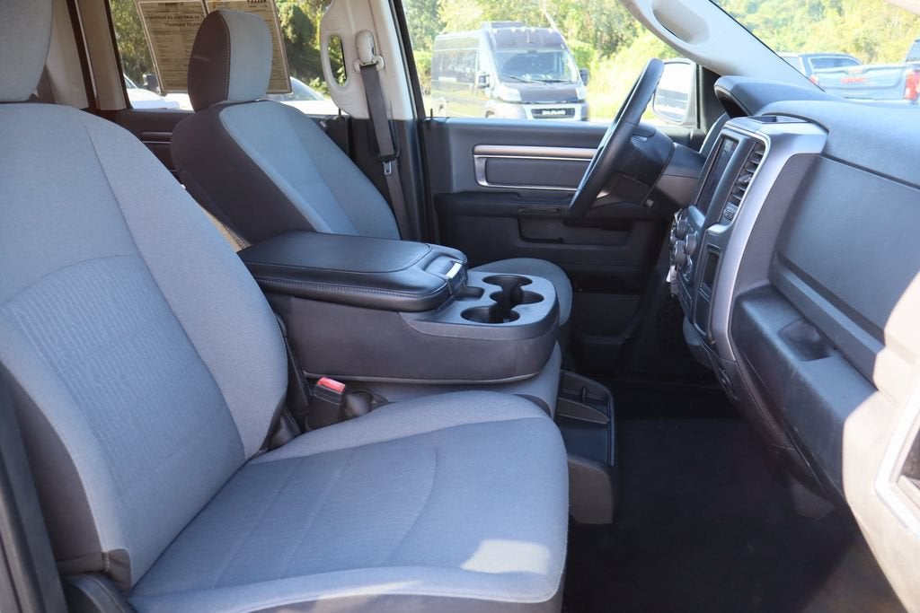 2022 RAM 1500 Classic SLT Crew Cab 4x4 5'7" Box