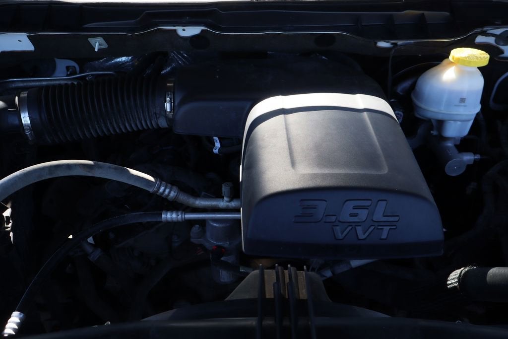 2022 RAM 1500 Classic SLT Crew Cab 4x4 5'7" Box
