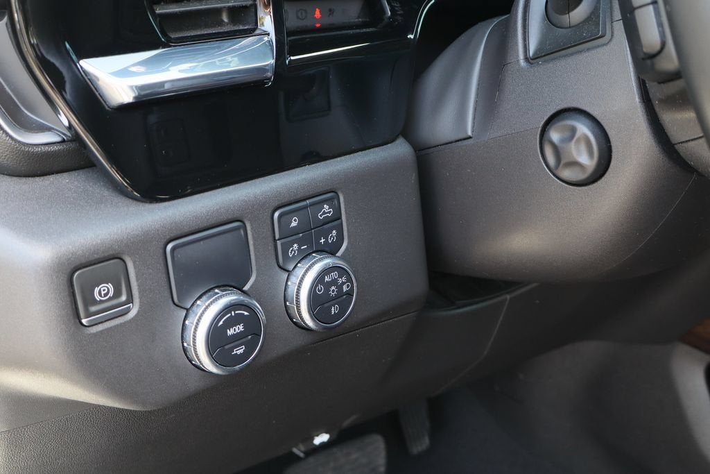 2024 GMC Sierra 1500 SLT - Photo 13