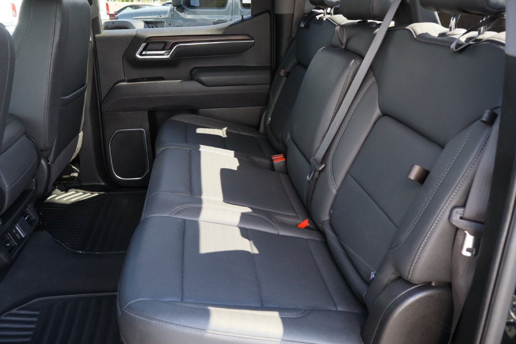 2025 GMC Sierra 1500 SLT - Photo 23