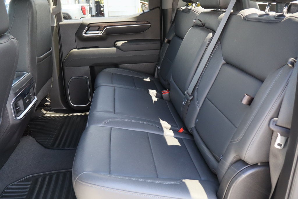 2023 GMC Sierra 1500 SLT - Photo 24