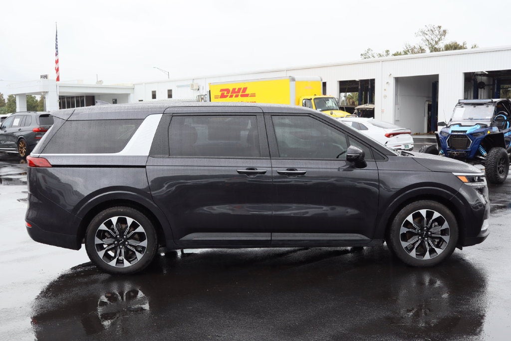 2023 Kia Carnival EX